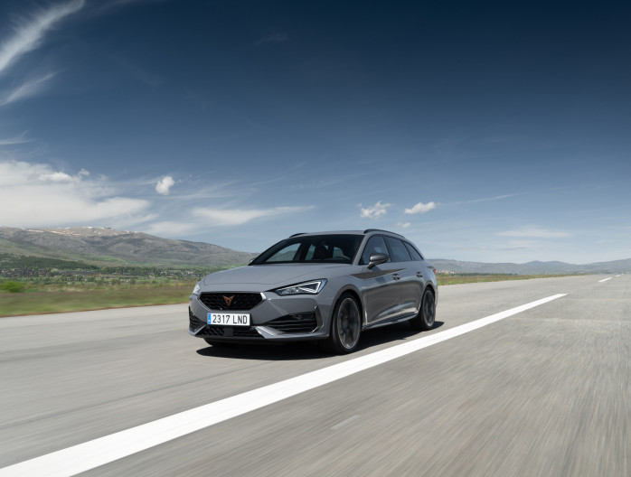 CUPRA Leon : une gamme complète de motorisations hautes performances dont des hybrides pour la reine des Leon